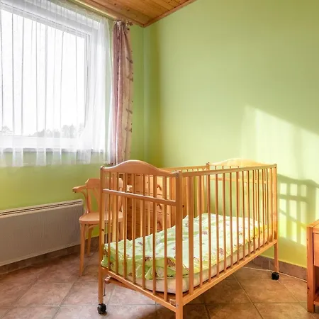 Farma Slunecny Dvur Apartmany A Family Stany Strecha Pod Strechou Hermanuv Mestec Exterior photo