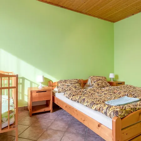 Farma Slunecny Dvur Apartmany A Family Stany Strecha Pod Strechou Hermanuv Mestec Exterior photo