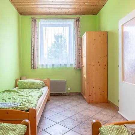 Farma Slunecny Dvur Apartmany A Family Stany Strecha Pod Strechou Hermanuv Mestec Exterior photo